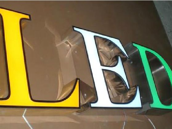 吉水介绍LED招牌的基础知识。